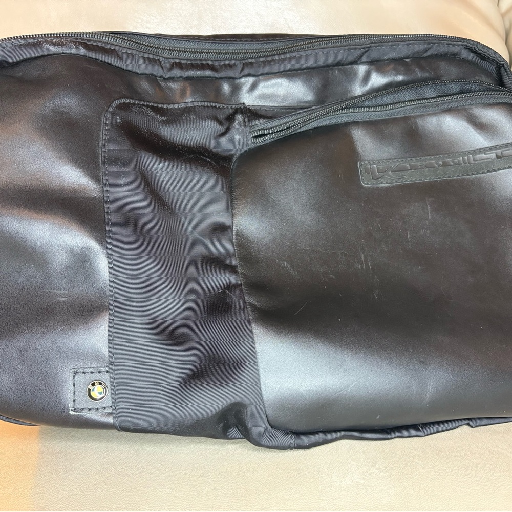 BMW K-Edge saddlebags, 2 Bags, one labeled 'L/gross' and the other 'R/klein'